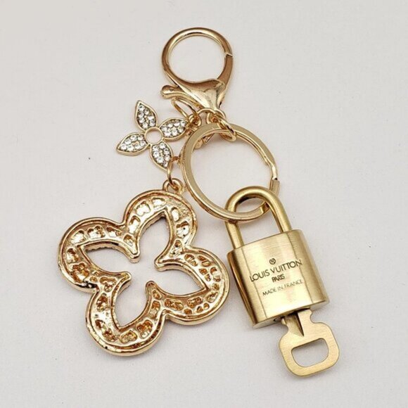 Authentic Louis Vuitton GoldLock & Key with Unbranded Clover Flower Charm - Picture 6 of 10